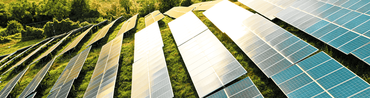 paisagem superior de placas de energia solar 