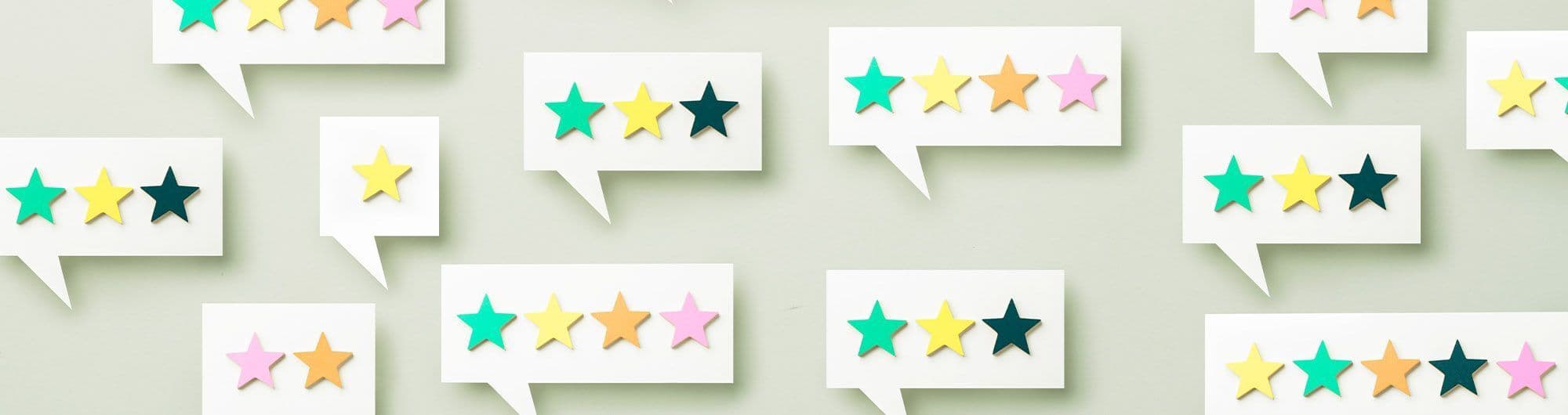 tags com estrelas coloridas sobre fundo branco 