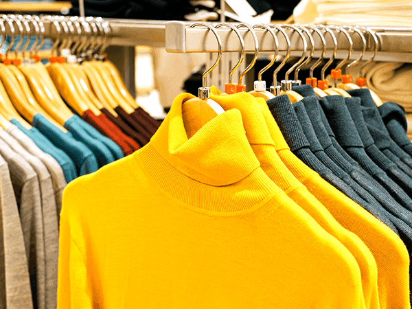 roupas em loja varejo 