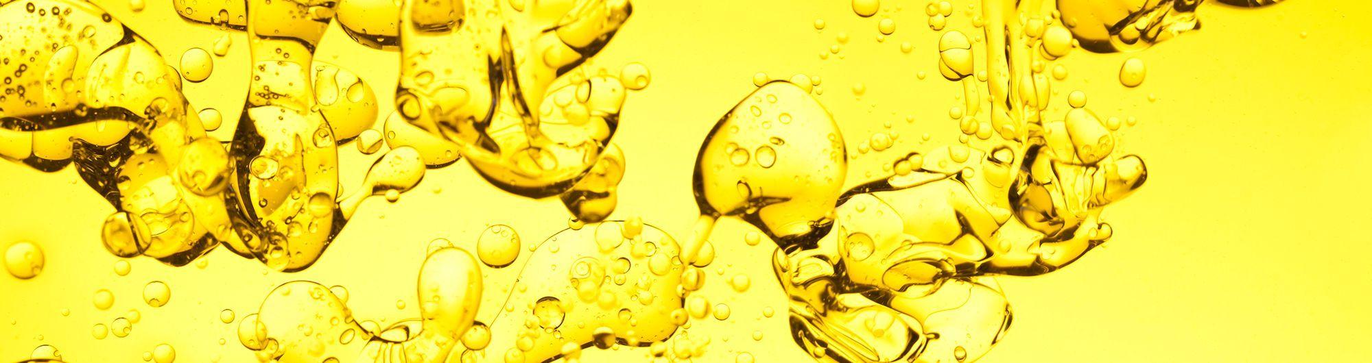 liquido amarelo com bolhas 