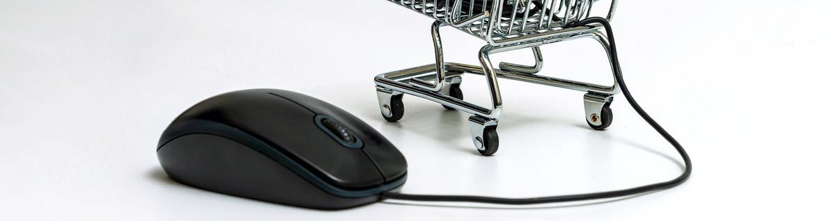 carrinho de compras em miniatura conectado a mouse