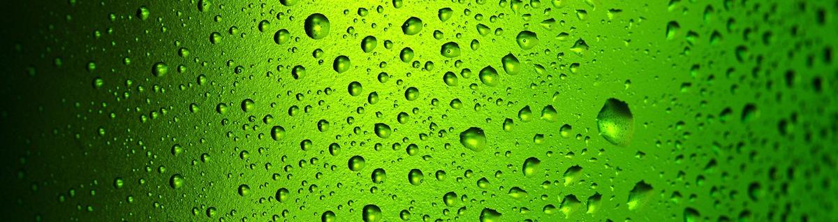 bebida resfriada em cor verde