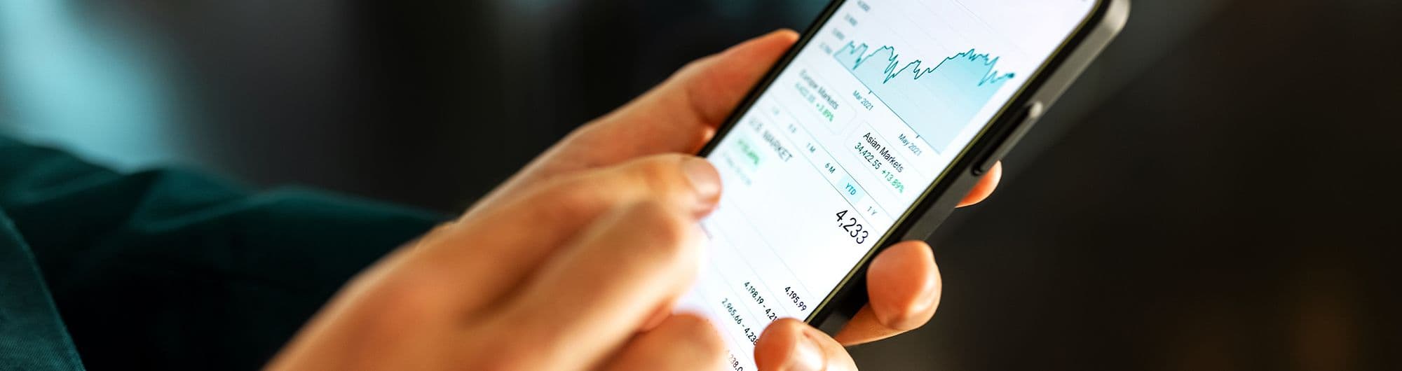 tela de celula mostrando gráficos de home broker