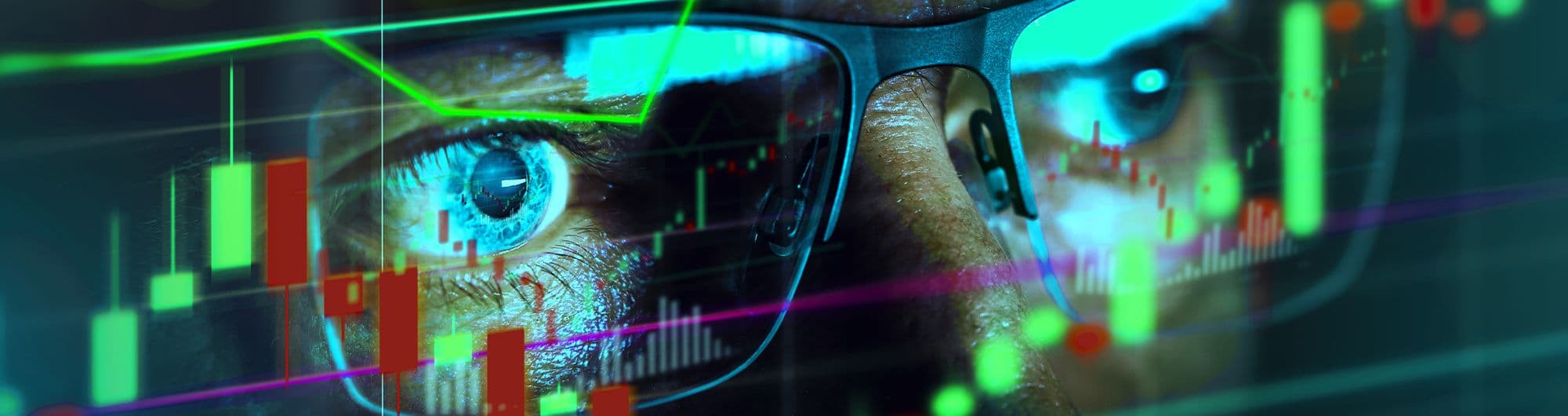 homem observando gráficos de ações