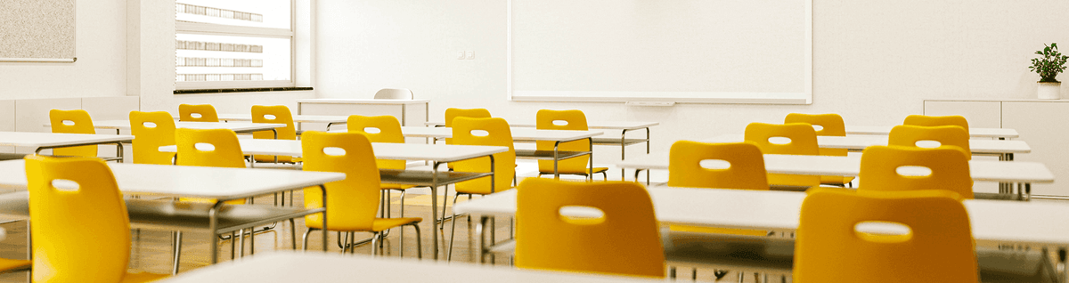 cadeiras em sala de aula