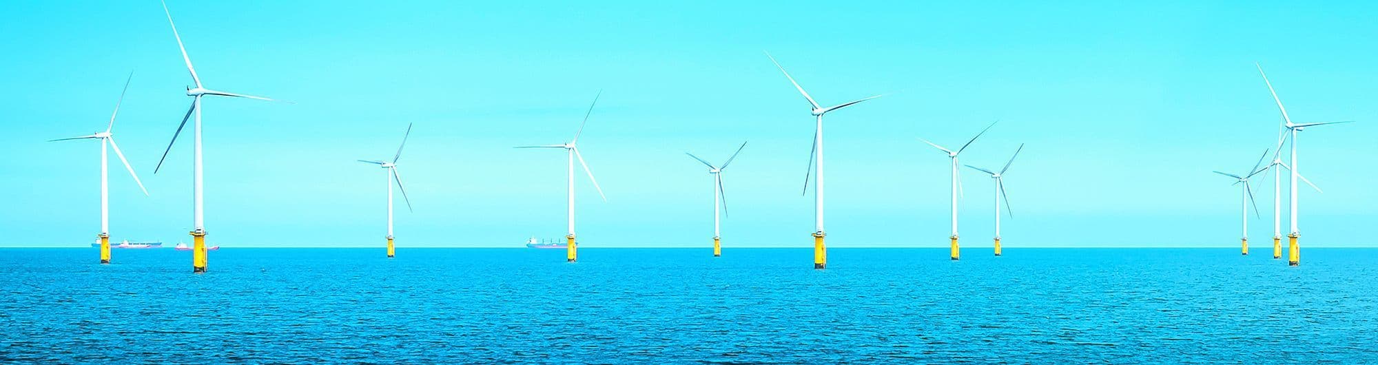 postes de energia eolica em alto mar