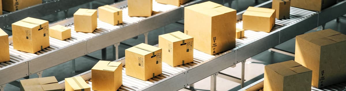 fileira de caixas empacotadas lado a lado